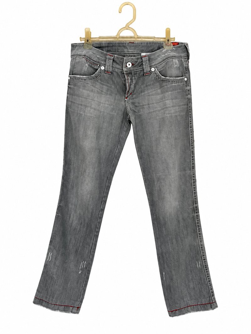 Frente da calça jeans Colcci cinza-clara