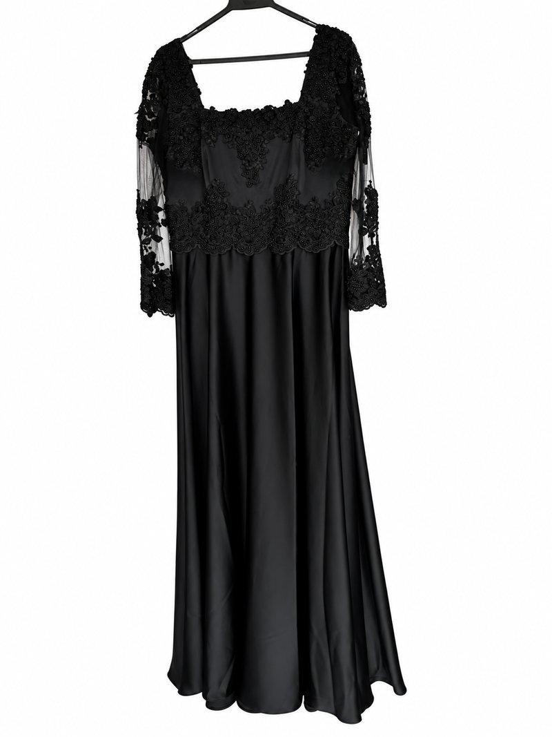 Vestido de festa preto longo, com renda e mangas de tule